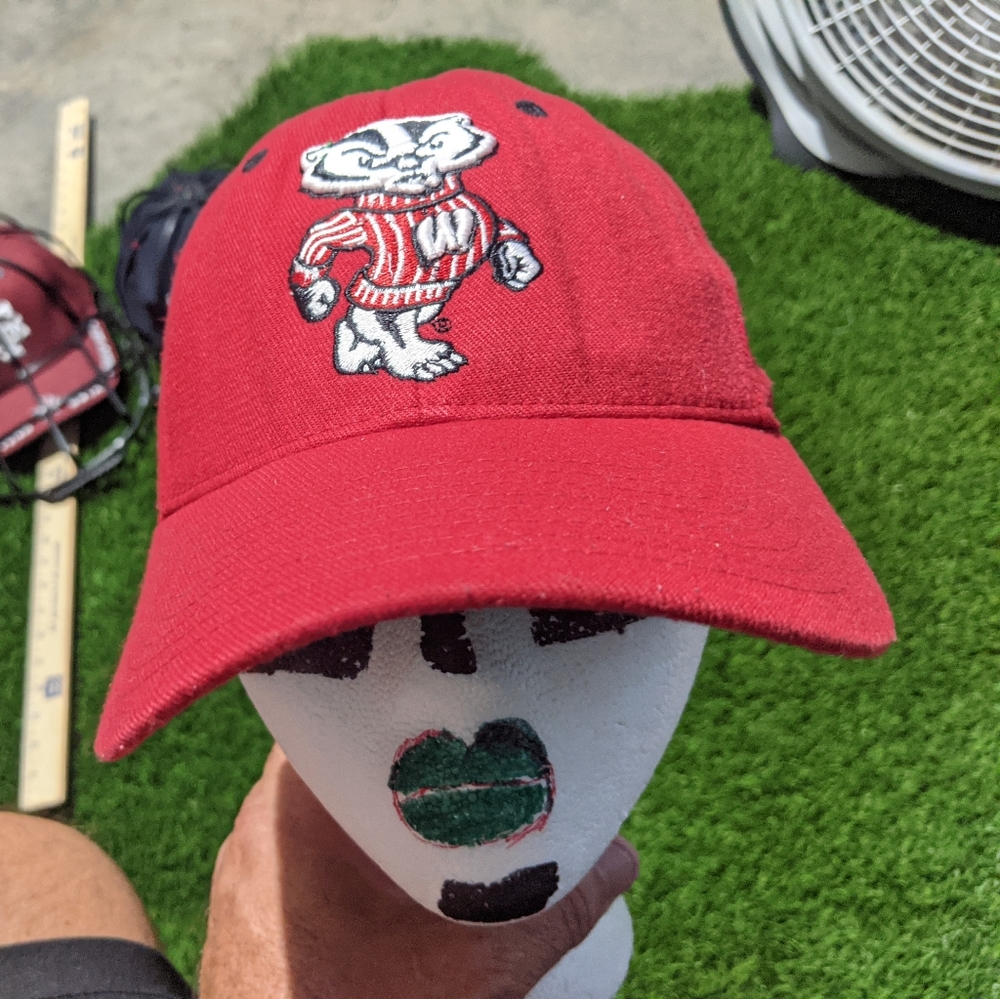 ZFit Wisconsin Badgers Embroided Fitted Cap Size M/L
